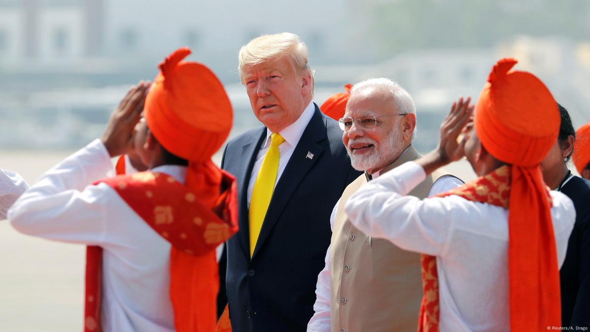Indien | Donald Trump auf Staatsbesuch in Indien neben Narendra Modi 