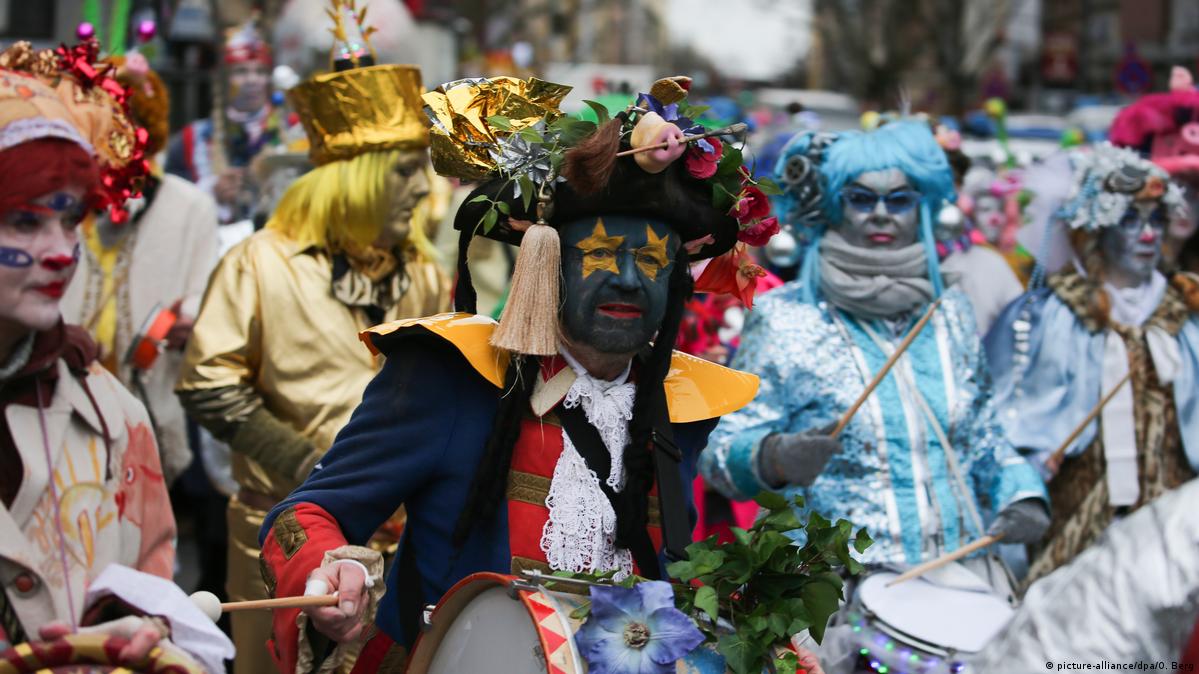 Germany's Rosenmontag parades see politicians lampooned, racism scorned ...