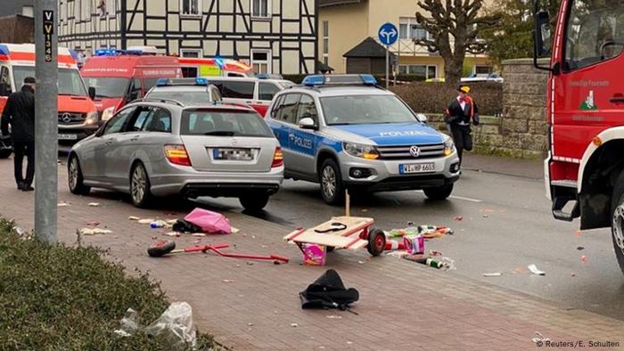 Germany car drives in Rosenmontagszug in Volkmarsen (Reuters / E. Schulten)