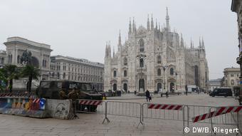 Из-за вспышки коронавируса всегда людная Соборная площадь Милана пустует