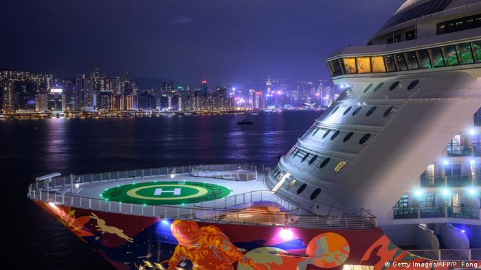 Coronavirus: Kreuzfahrtschiff The World Dream in Hongkong
