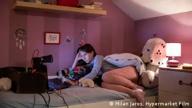Czech film turns tables on online predators – DW – 02/27/2020