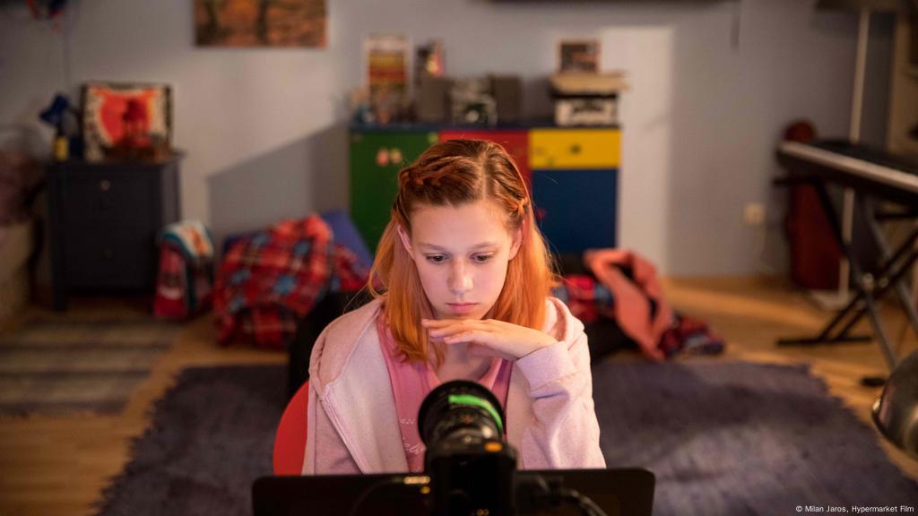 Predators Porn Girls - Czech documentary turns tables on online predators | Europe| News and  current affairs from around the continent | DW | 27.02.2020
