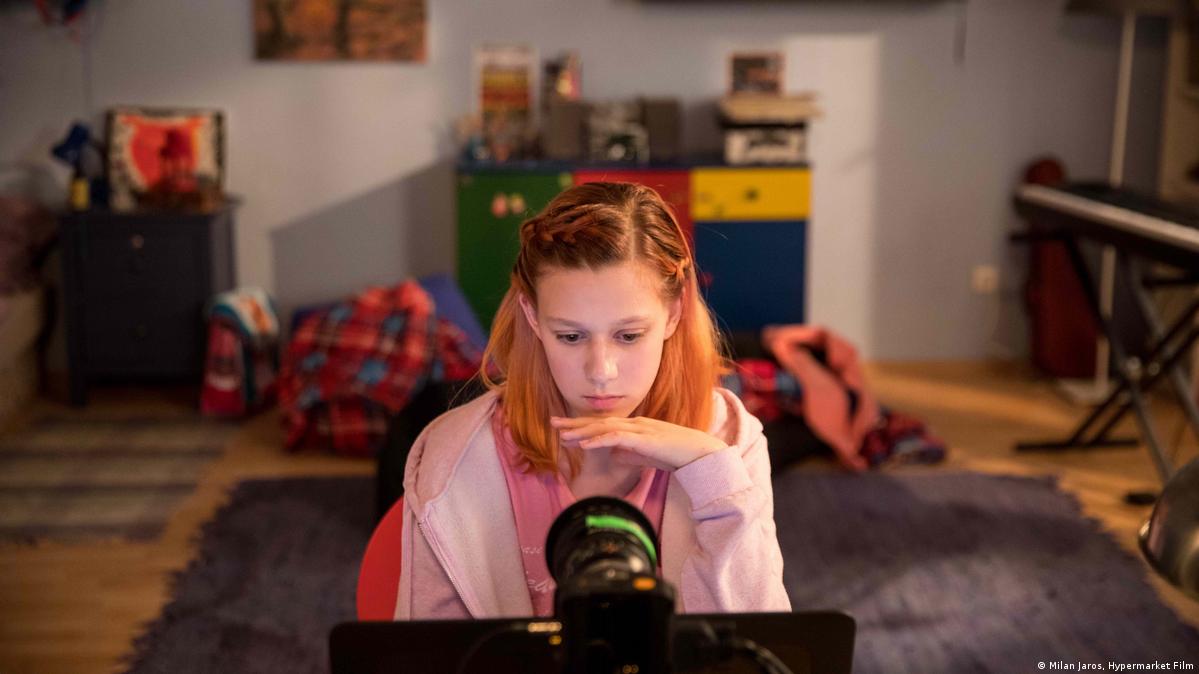 German Teen Threesome - Czech film turns tables on online predators â€“ DW â€“ 02/27/2020