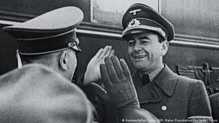 Albert Speer und Hitler grüßen sich