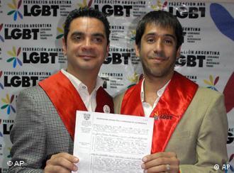 Alex Freyre y Jose Maria Di Bello, la primera pareja homosexual en casarse en Latinoamérica.