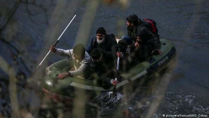 Türkei Flüchtlinge überqueren den Evros-Fluss, um Griechenland zu erreichen (picture-alliance/AA/O. Coban)