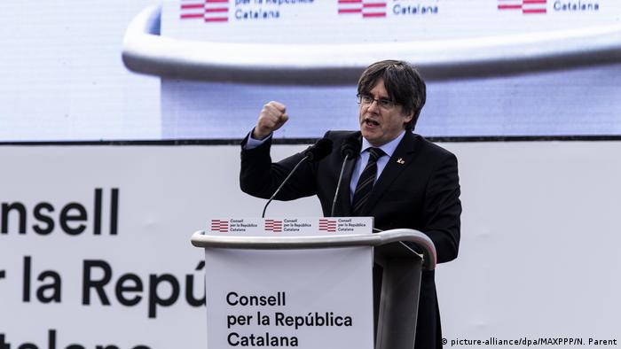 2020年，普伊格蒙特在佩皮尼昂（Perpignan）举行的分离主义会议上：推动加泰罗尼亚脱离西班牙独立运动