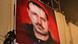 Plakat mit dem Portrait von dem ermordetem Hamas-Führer Al-Mabhuh wird aufgehangen (Foto: AP) Plakat mit dem Portrait von dem ermordetem Hamas-Führer Al-Mabhuh wird aufgehangen (Foto: AP)
