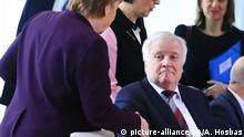 BERLIN, GERMANY - MARCH 02: German Interior Minister Horst Seehofer refuses shaking hand with the German Chancellor Angela Merkel during Integration Summit at Prime Ministry building in Berlin, Germany on March 02, 2020. German Interior Minister Horst Seehofer didn't shake hands with the Chancellor Merkel due to the spread of Coronavirus (Covid-19) as Merkel sat next to him at the meeting. Abdulhamid Hosbas / Anadolu Agency | Keine Weitergabe an Wiederverkäufer.