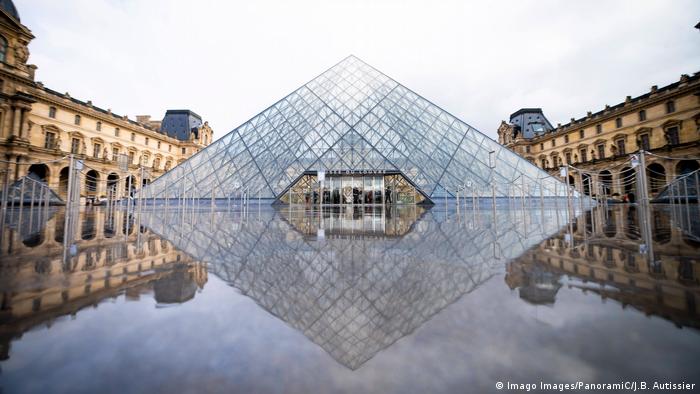 Louvre pyramid (Imago Images/PanoramiC/J.B. Autissier)