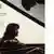 Ein Bild der jungen Martha Argerich am Flügel als Cover der CD (Foto:dw)