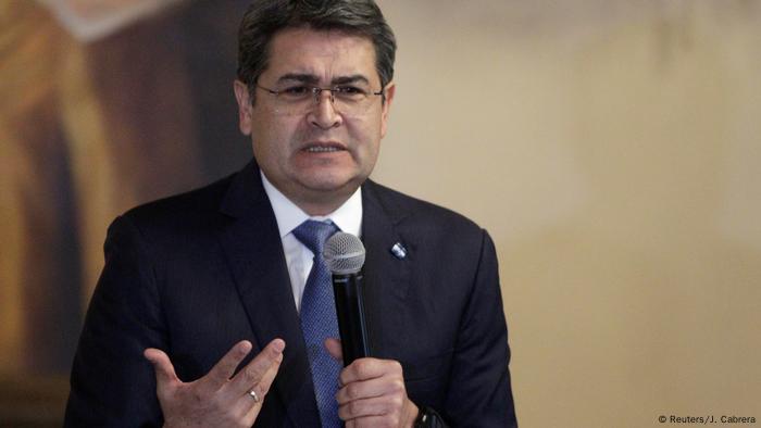 Hernández podría ser ahora acusado de facilitar el tráfico de cocaína hacia EE. UU. a cambio de sobornos. Hernández podría ser ahora acusado de facilitar el tráfico de cocaína hacia EE. UU. a cambio de sobornos.