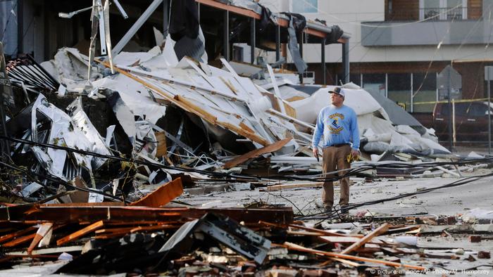 Immer Mehr Opfer Nach Tornados In Den Usa Aktuell Amerika Dw 14 04