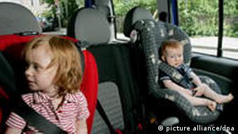 Совет: путешествуя с детьми, можно взять детские кресла с собой в самолет. Да, лишний груз, но сэкономите на аренде авто. Фото из архива