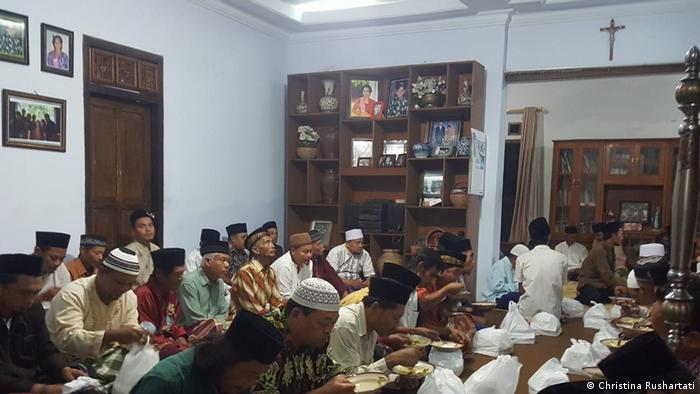 Komunitas Islam Kampung Versus Jamaah Islam Kota Kolom Bersama Berdialog Untuk Mencapai Pemahaman Dw 29 02 2020
