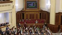 Ucrania aprueba presupuesto revisado para cumplir con el FMI
