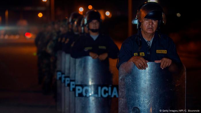 Foto simbólica de policías en Perú