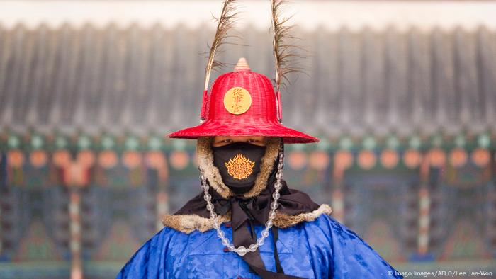 BdTD Südkorea Wache vor dem Gyeongbokgung Palast in Seoul