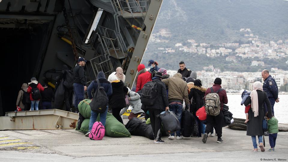 Griechenland Färhe in Mytilene, Lesbos bringt Flüchtlinge auf das Festland 