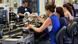 Mulheres trabalham em fábrica no Brasil Mulheres trabalham em fábrica no Brasil