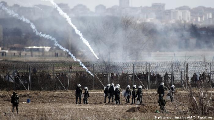 Rauchbomben und Tränengas an griechisch-türkischer Grenze