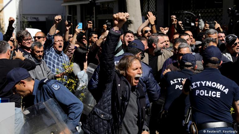 Protesters, police clash at Cyprus checkpoint