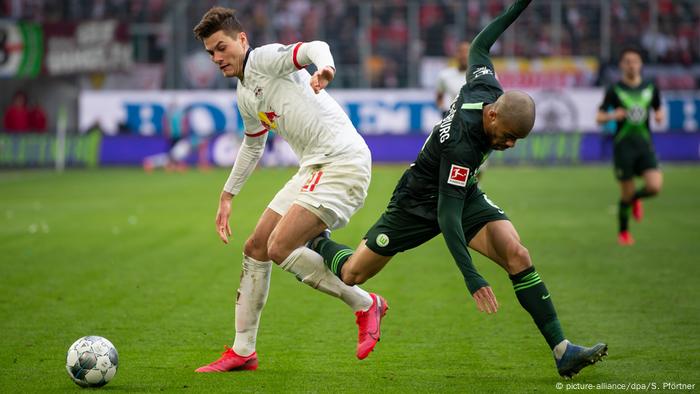 Con este empate, el Leipzig perdió una oportunidad de oro para treparse hasta la primera posición, mientras que el Wolfsburg se mantiene justo debajo de la línea de clasificación para un puesto europeo (séptimo lugar). La estrella del Liepzig, Timo Werner, solo entró al partido en el segundo tiempo.