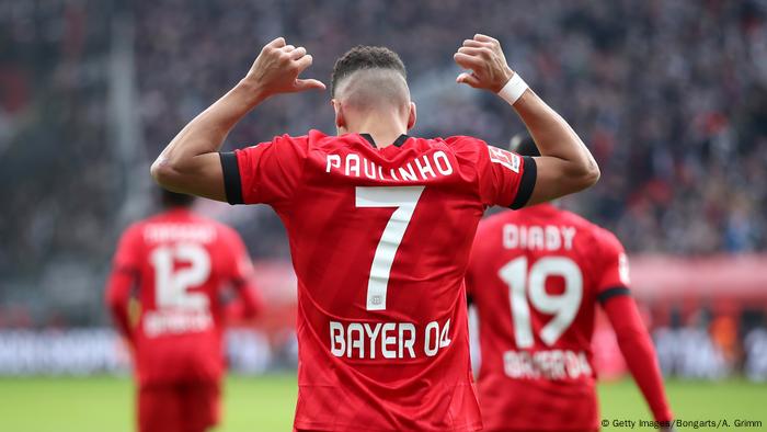 En el cuarto lugar de la tabla y con cinco puntos menos que el puntero Bayern, el Leverkusen está determinado a participar en la Liga de Campeones y esta goleada en casa lo demuestra. El brasileño Paulinho fue la estrella del encuentro: anotó dos goles con solo 6 minutos de diferencia.