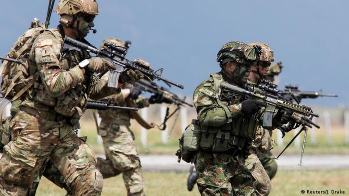 Foto de soldados colombianos y estadounidenses