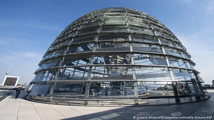 Deutschland Reichstag Kuppel in Berlin (picture-alliance/Bildagentur-online/De Simone-AGF)