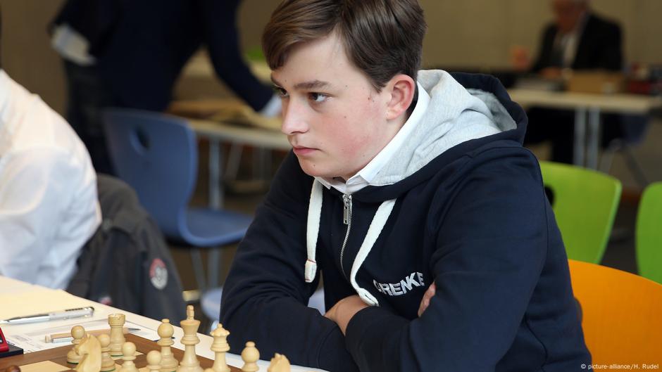 20 July 2019, Baden-Wuerttemberg, Karlsruhe: The 14-year-old Vincent Keymer  (r) plays at the chess tournament Grenke Open against world champion Magnus  Carlsen and is defeated only after the 81st move after 6:45