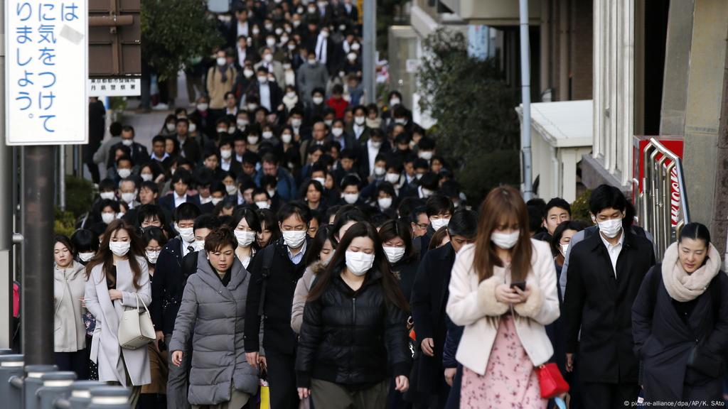 Japan Losing Patience With Government Over Covid 19 Response Asia An In Depth Look At News From Across The Continent Dw 15 04 2020