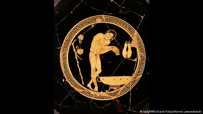 Onesimos ancient Greek depiction of a young man bathing (bpk/RMN-Grand Palais/Hervé Lewandowski)