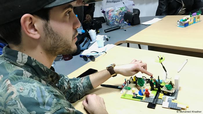 A 360° story is not a collection of individual shots from a front view camera because the plot plays out in all directions. That's why 360° storyboards are created in a circular form. Participants first learn to build these worlds with Lego to get a sense of their filming locations. This is the Lego version of Kebili, a provincial capital on the banks of the dry salt lake, Chott el Djerid. (Mohamed Khadher)