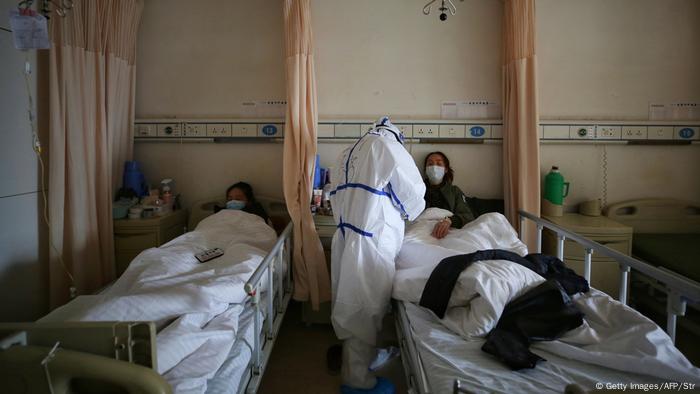 China | Behandlung von Coronapatienten im Red Cross Hospital in Wuhan