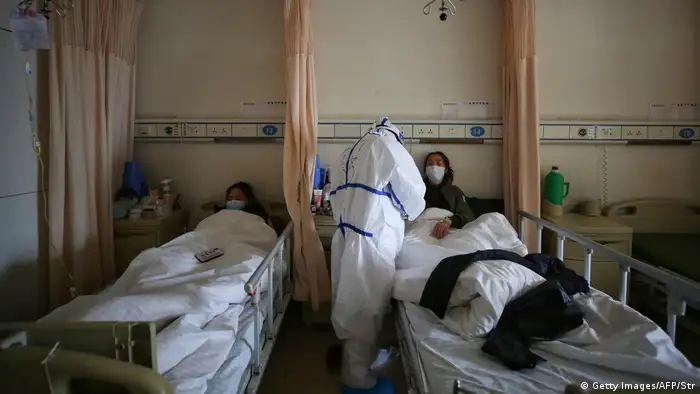 China | Behandlung von Coronapatienten im Red Cross Hospital in Wuhan