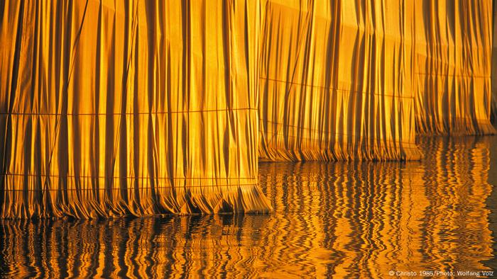 Ausstellung Christo & Jeanne-Claude in Paris, The Pont-Neuf Wrapped, Paris, 1975-1985 (Christo 1985/Photo: Wolfang Volz)
