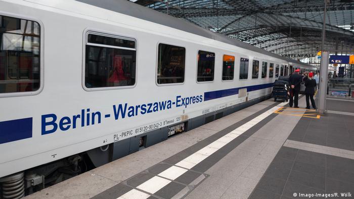 Sembol fotoğraf - Berlin-Varşova hattında yolcu taşıyan bir tren