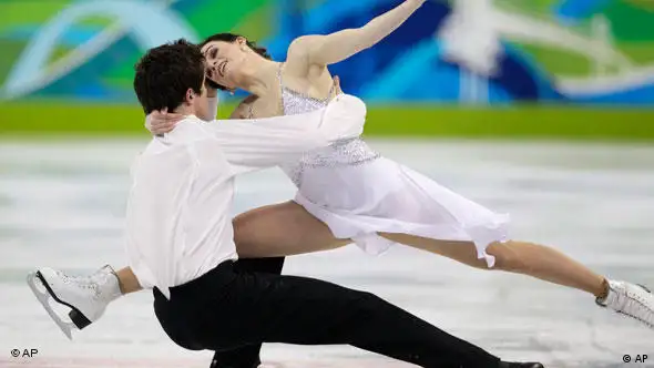 Tessa Virtue and Scott Moir (Kanada) auf dem Eis (Foto: AP)