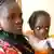 Senegal/Thiaroye: Fatou Ndiang und ihre zweijährige Tochter