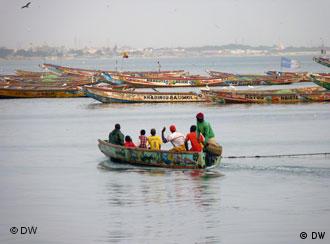 Fischerboote im Senegal (Bild: DW)