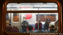 A man wearing protective facemasks in the subway amid fears of the spread of the COVID-19 novel coronavirus, on March 14, New York City, USA.
(Photo by Selcuk Acar/NurPhoto) | Keine Weitergabe an Wiederverkäufer.