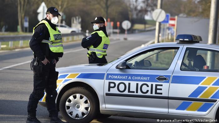 Češki policajci na granici