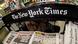 Chioşc de ziare cu logoul publicaţiei americane The New York Times Chioşc de ziare cu logoul publicaţiei americane The New York Times