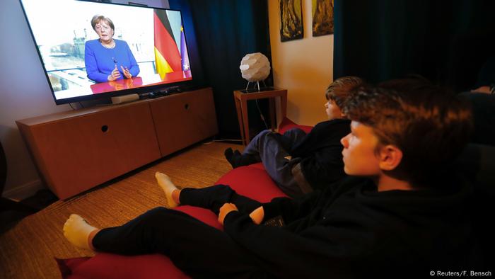 Angela Merkel pidió a los ciudadanos demostrar solidaridad y disciplina ante la crisis del coronavirus. (18.03.2020).