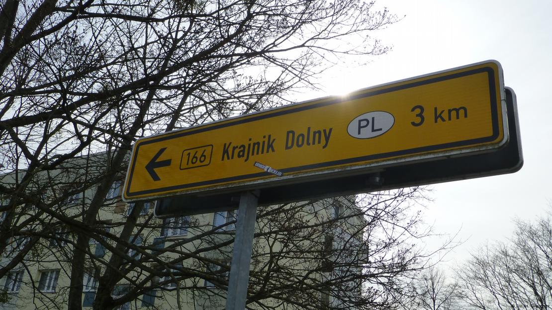 16 March 2020, Brandenburg, Frankfurt (Oder): Trucks are piling up on  Autobahn 12 in front of the German-Polish border crossing. Poland has  closed its borders to all foreigners since Sunday morning because