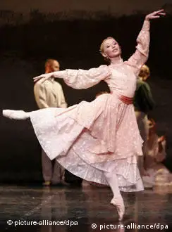 舞姿翩翩的芭蕾舞演员萨连科