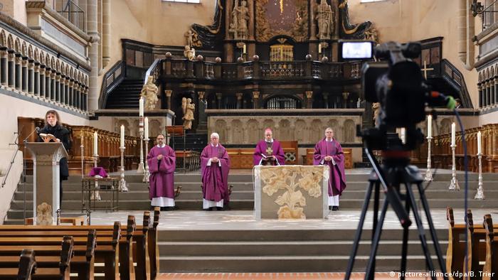 A church in Trier films its church service for online and TV