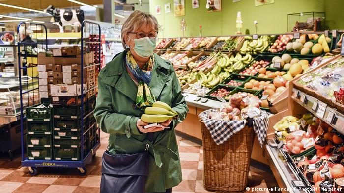 Coronavirus in Deutschland Bergisch Gladbach Supermarkt morgens nur für Senioren geöffnet